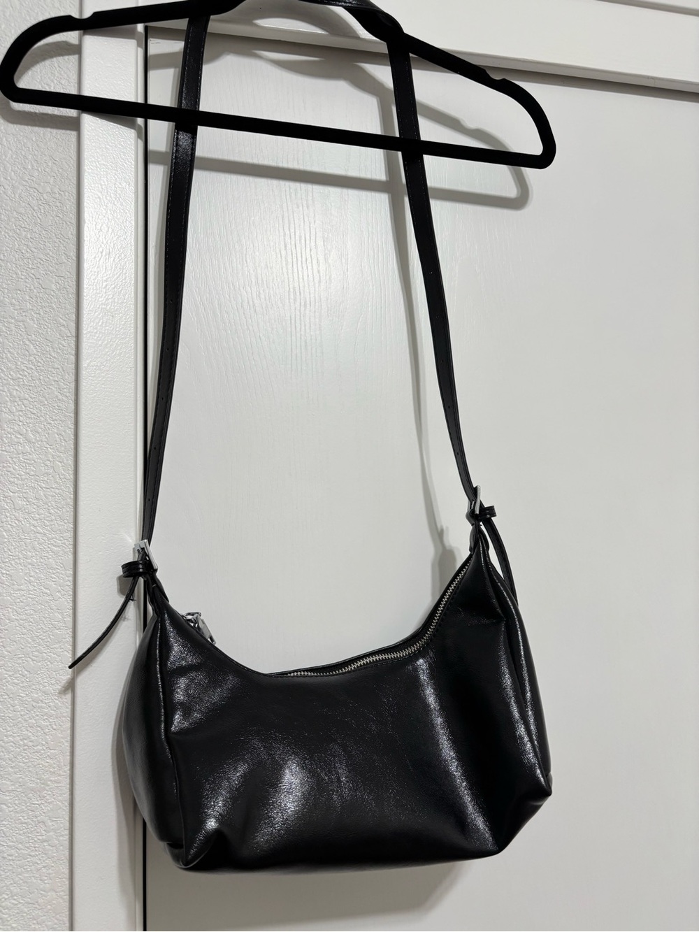 Classic Black Leather Shoulder Bag — Unbranded